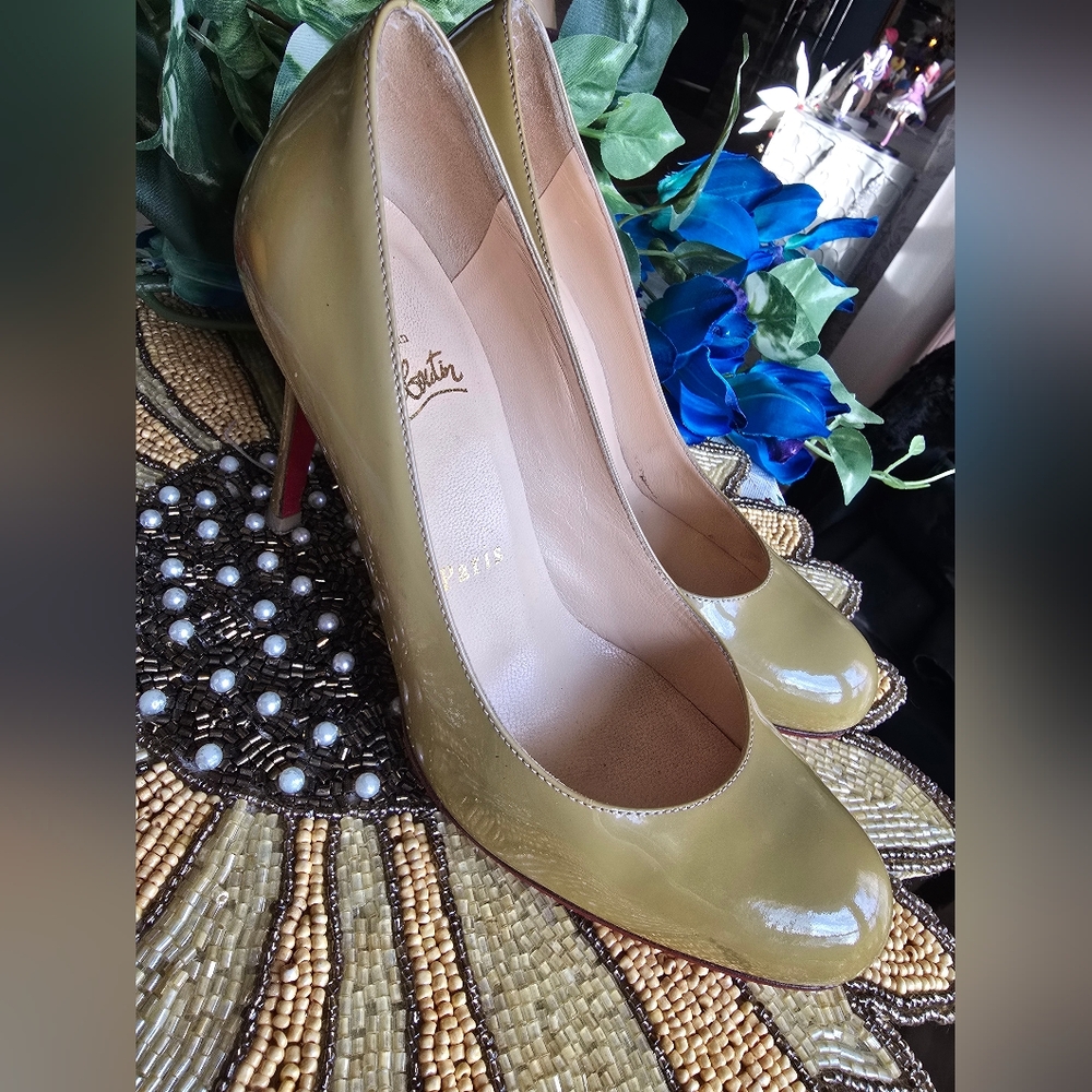 Christian Louboutin Glossy Olive Or Tan Color Heels